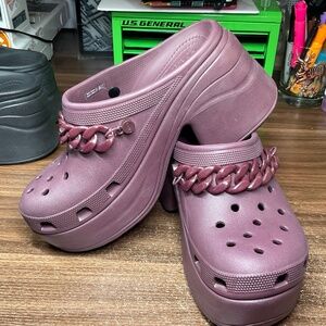 Crocs siren clogs Dark Cherry women’s 10, men’s 8, platform chunky chain accent